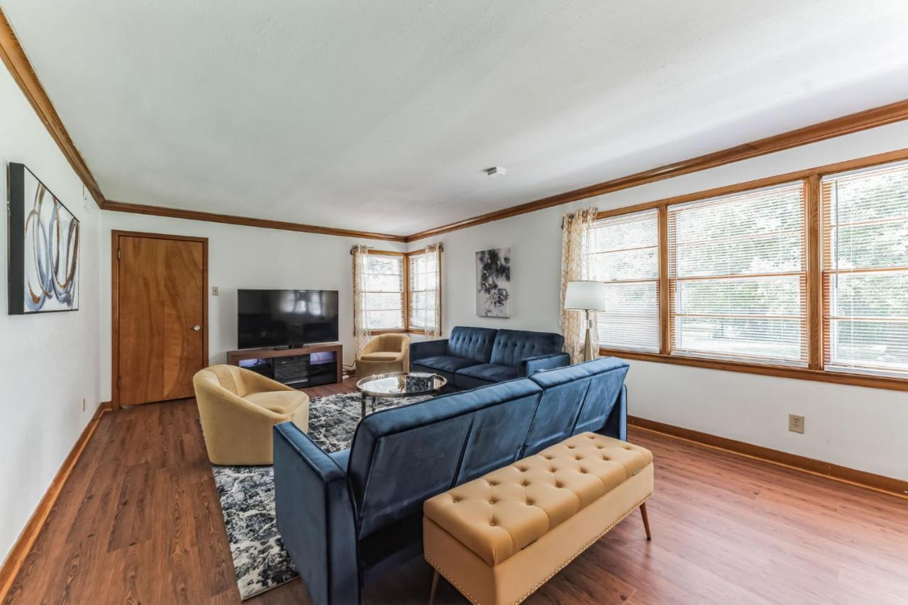 Mins To Graceland Secluded Rambling Ranch Style Home Memphis Buitenkant foto